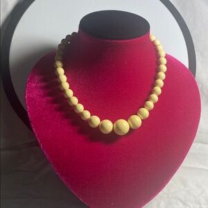 Vintage 17” necklace cream graduated beads